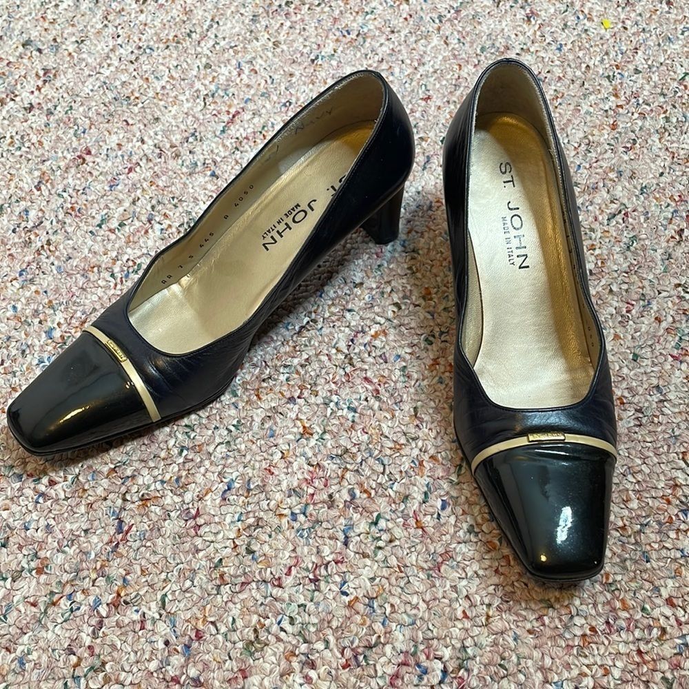 St. John navy heels w/black tips after the gold St.John logo.